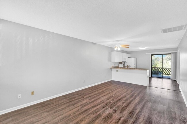 Photo - Second Floor Apartment Available in Wilmington!