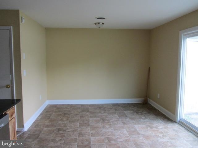 Building Photo - 5160 Heritage Dr