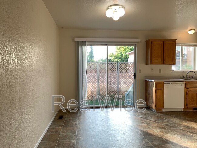 Building Photo - 249 SW Rogue River Ave