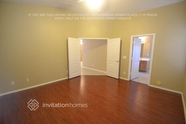 Building Photo - 16002 W Latham St