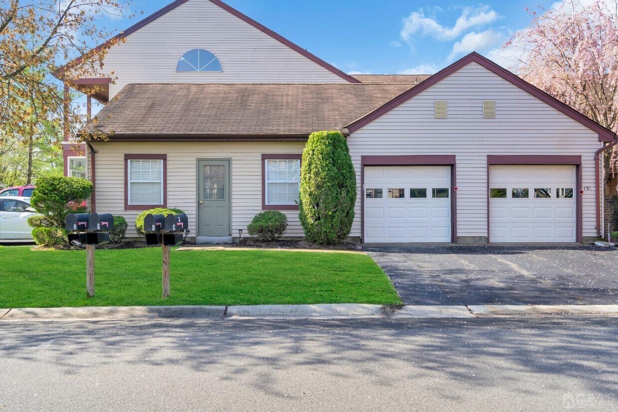 Primary Photo - 13 Canterbury Dr
