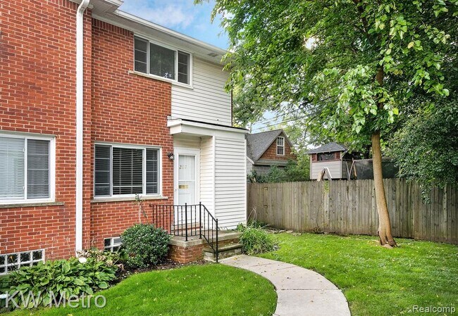 Building Photo - 2117 Marywood Dr