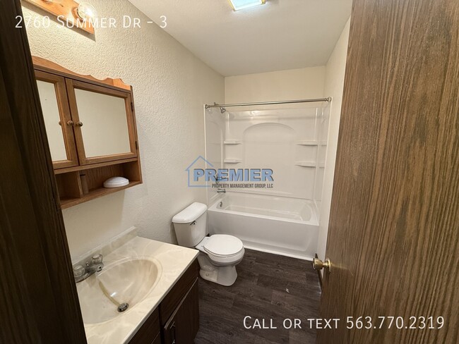 Building Photo - 2760 Summer Dr
