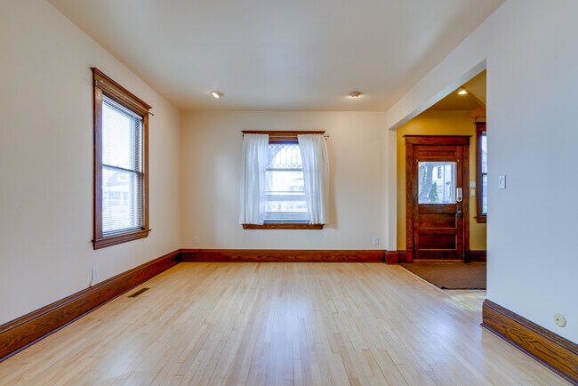 Foto del edificio - 4436 Zenith Ave S