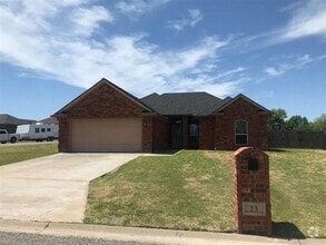 Building Photo - 23 NE Summerwood Dr