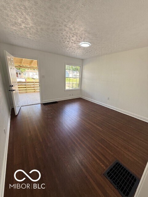 Foto del edificio - 3528 N Euclid Ave