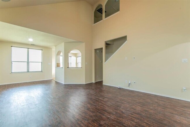 Building Photo - Wonderful 4-Bedroom Home in ShadowGlen for Rent