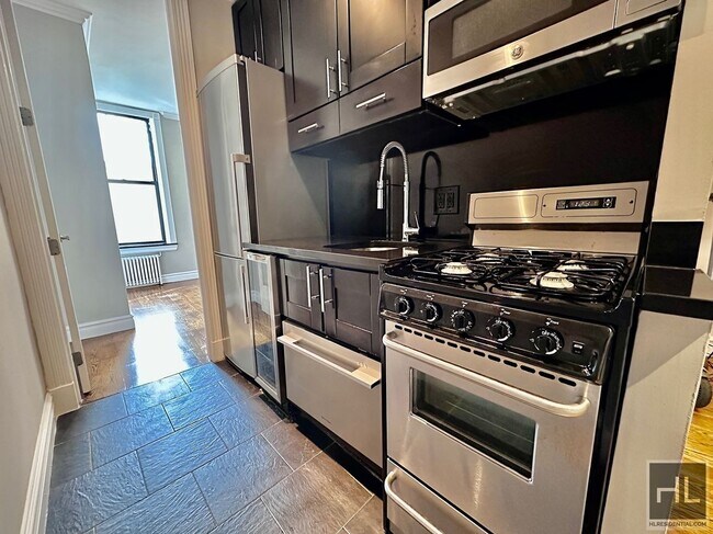 Foto del edificio - Renovated one bedroom. In NoLita
