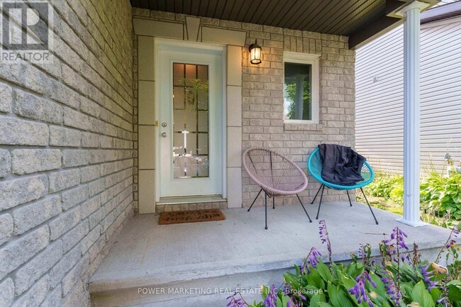 Building Photo - 270 Mica Crescent