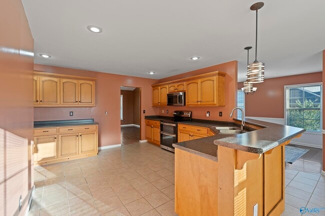 Building Photo - 102 Compass Hill Cir