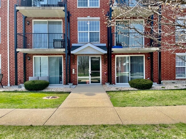 Building Photo - 16690 Liberty Cir