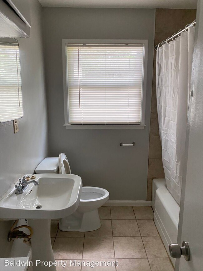 Building Photo - 3 br, 1 bath House - 1705 Hardie St