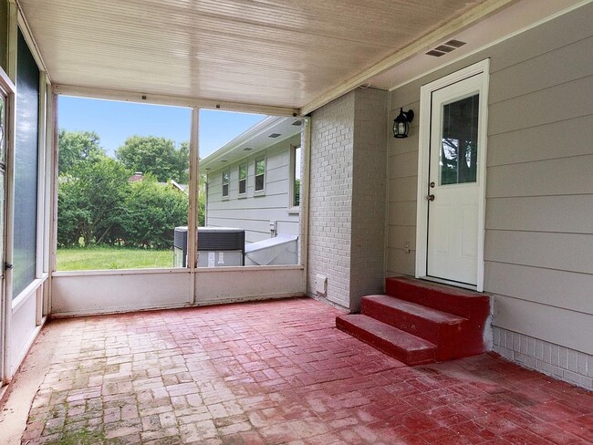 Building Photo - 1548 N Concord Rd