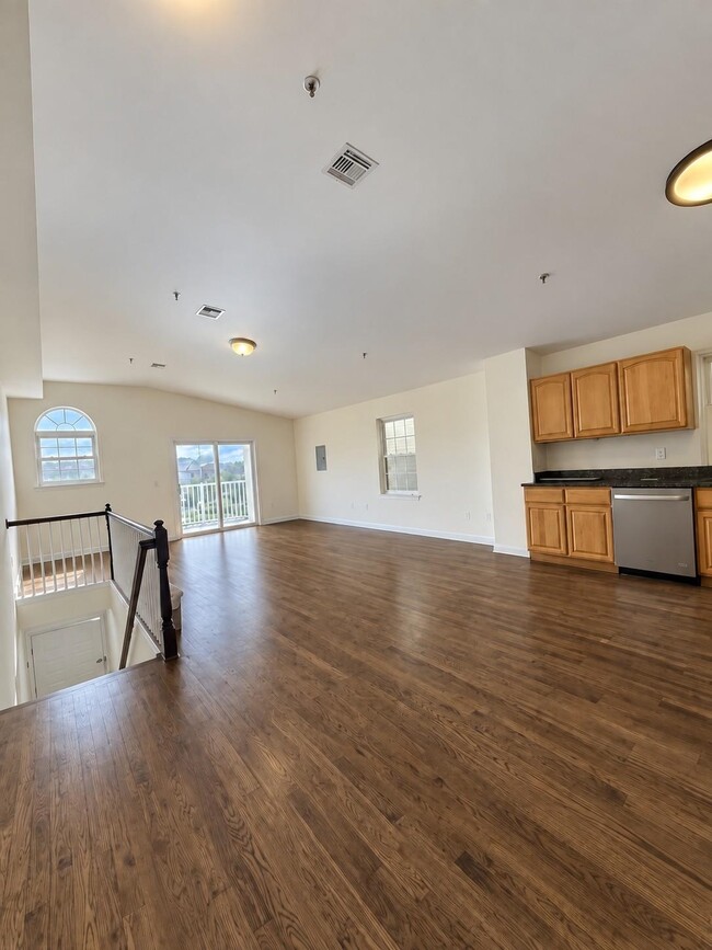 Building Photo - 612 3rd St