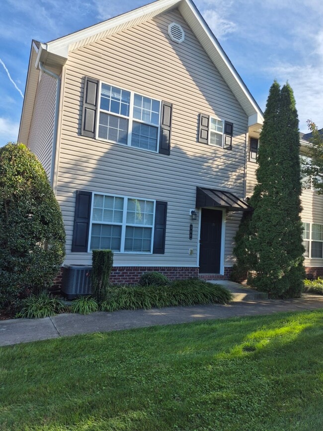 Foto del edificio - 2121 S Greenwood Dr