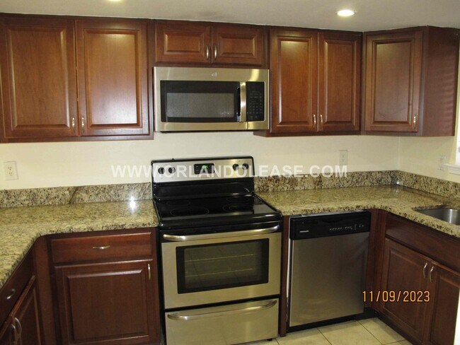 Building Photo - Beautiful 2/2 Second Floor Condo in Winter...
