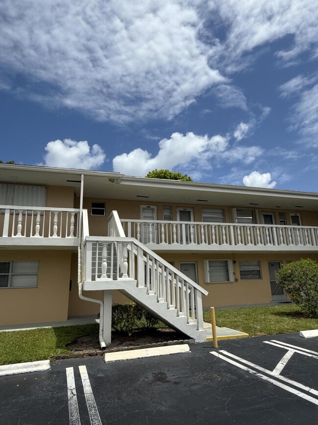 Foto del edificio - 2213 NE 1st Ct