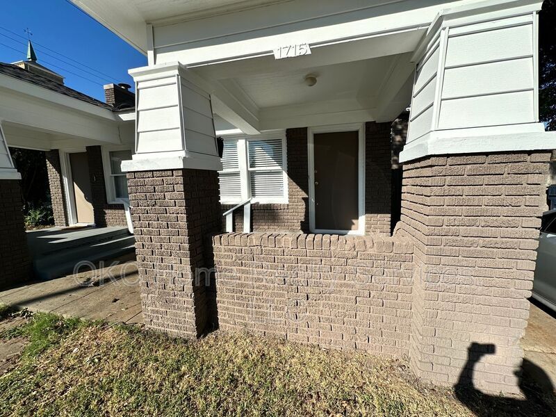 Primary Photo - 1715 N Villa Ave