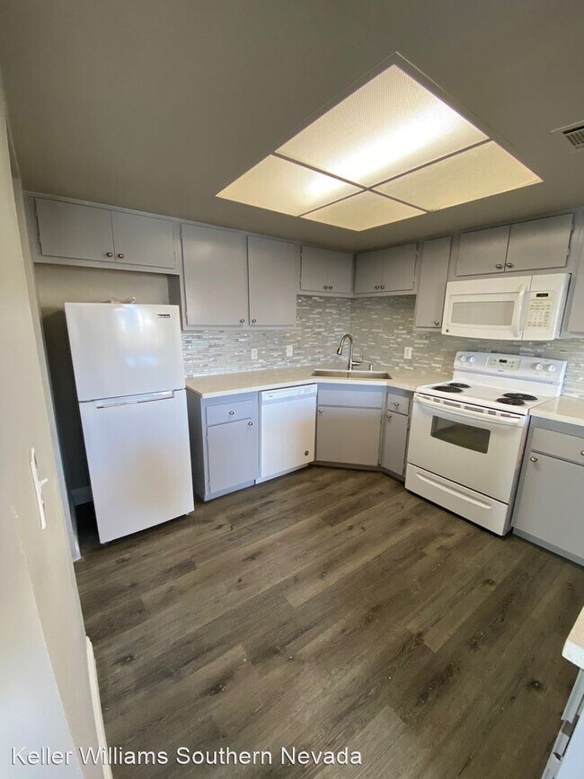 Building Photo - 3 br, 1 bath House - 3174 1/2 N. Las Vegas...