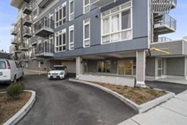 Foto del edificio - 262 Monsignor O'Brien Hwy