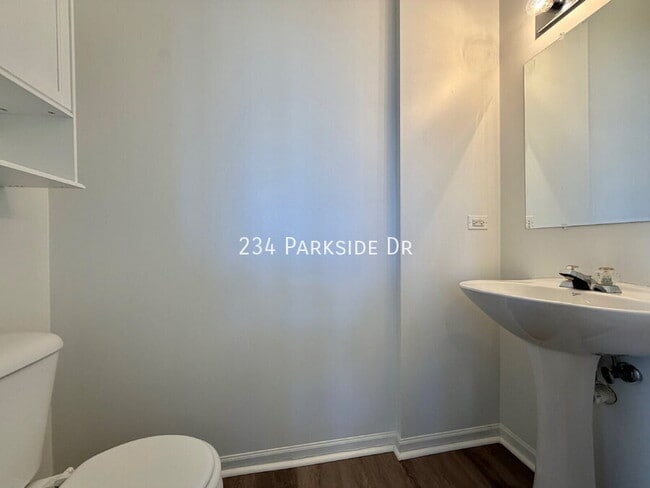 Building Photo - 234 Parkside Dr