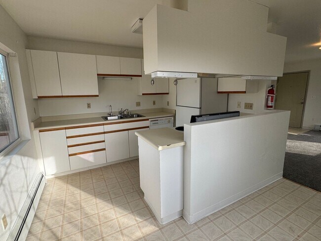 Foto del edificio - 2 BD, 1 BA Apartment Nestled Back on a Culd-de-Sac