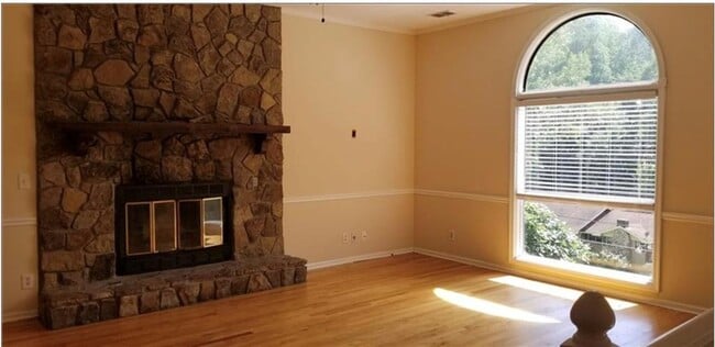 Building Photo - 3386 Shorelake Dr