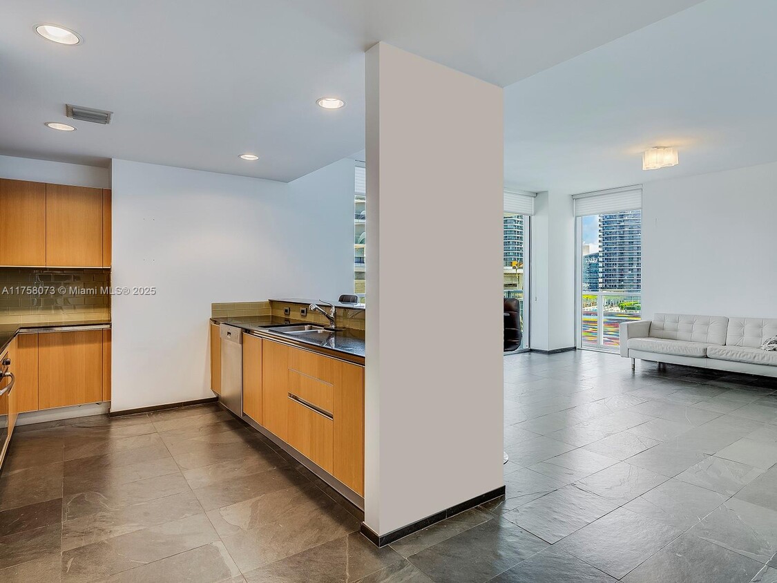 Foto principal - 1050 Brickell Ave