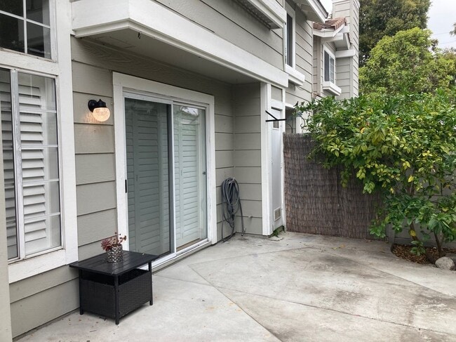 Building Photo - 13516 Apricot St