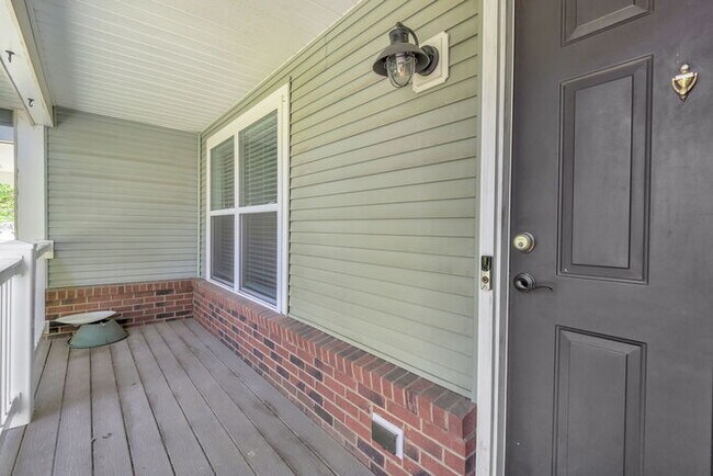 Building Photo - 17 Provence St- 2 bed/1.5 bath townhome fo...