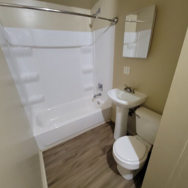 Foto del edificio - West Indy 3BR House ready to LEASE!