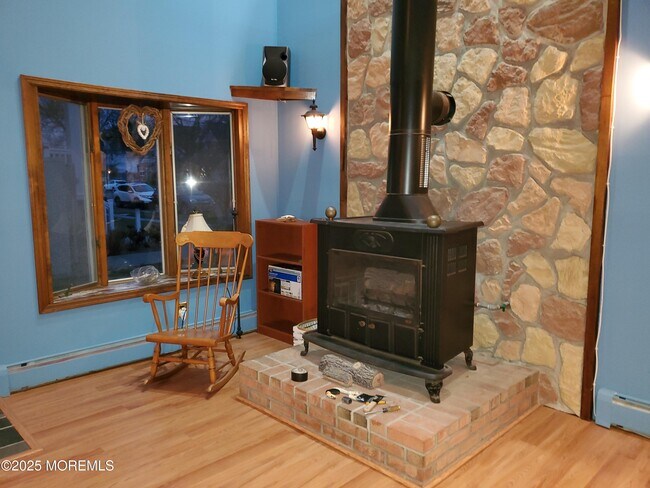 Foto del edificio - 411 Woodland Ave