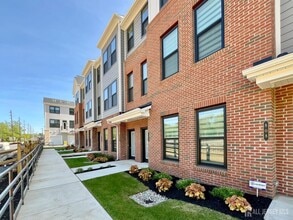 Building Photo - 805 Shay Ct