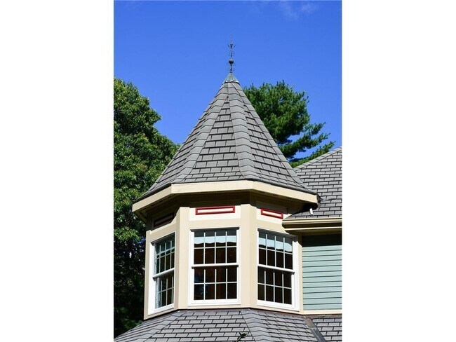 Building Photo - 396 Love Ln