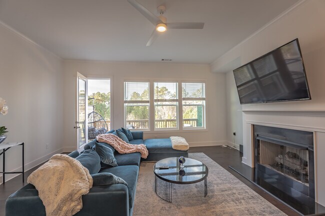 Foto del edificio - 2146 Colvin Ct NW