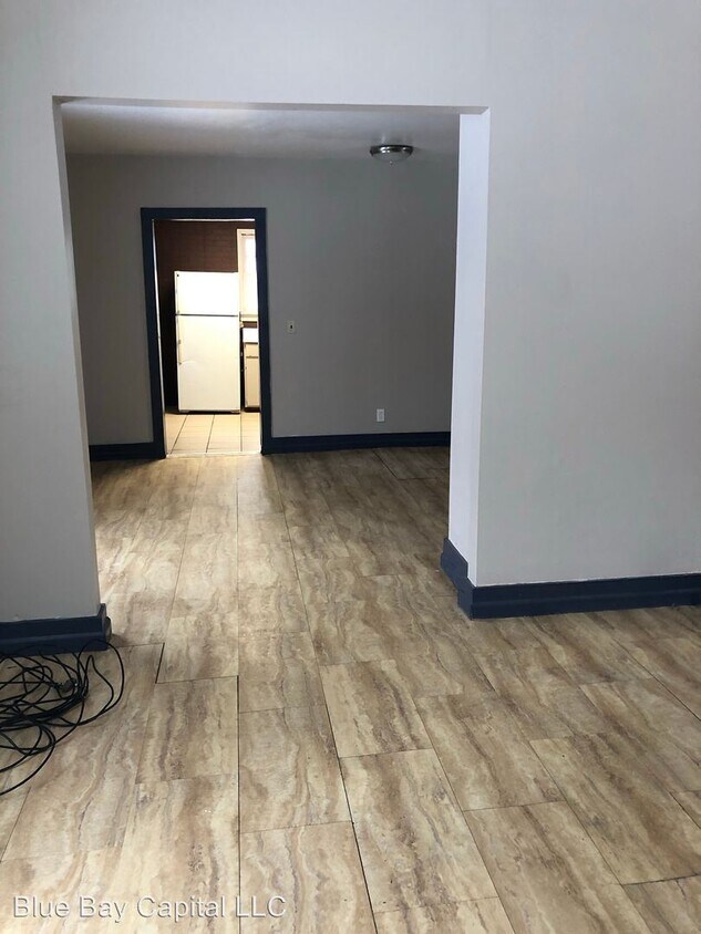 Foto principal - 313 W Grand Ave