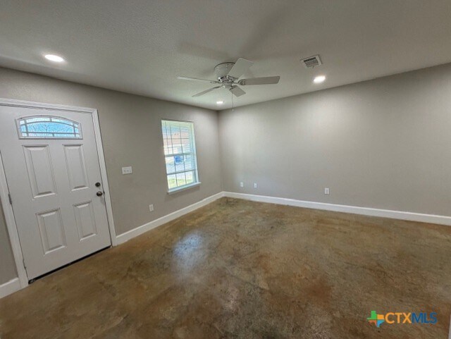 Building Photo - 661 W Austin St