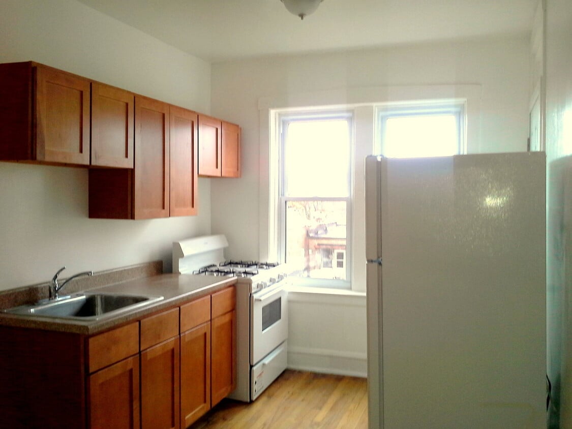 Primary Photo - 4051 W Melrose St