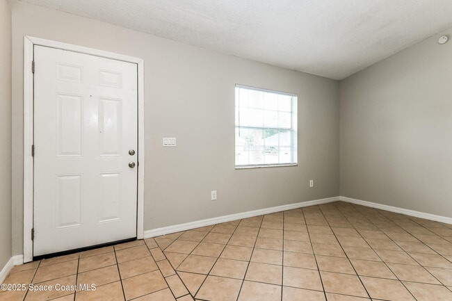 Foto del edificio - 5649 Beaverbrook St