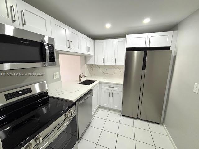 Building Photo - 9641 SW 77th Ave