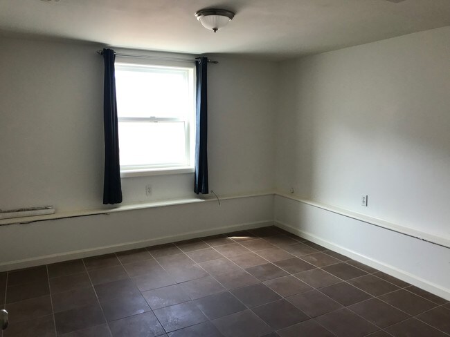 Main Room - 2583 47th Ave