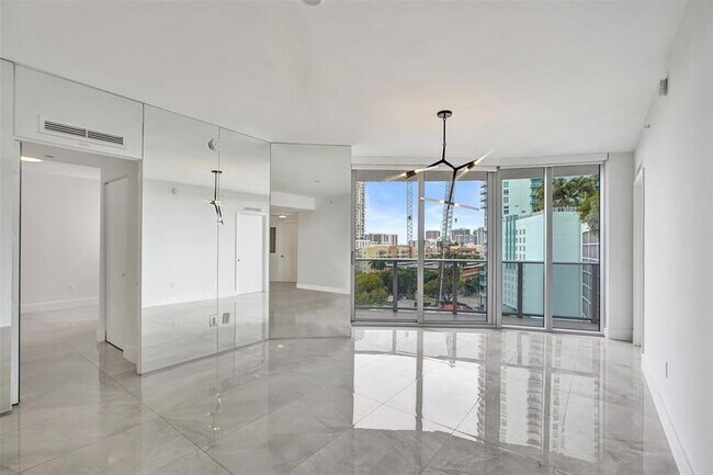 Foto del edificio - 488 NE 18th St