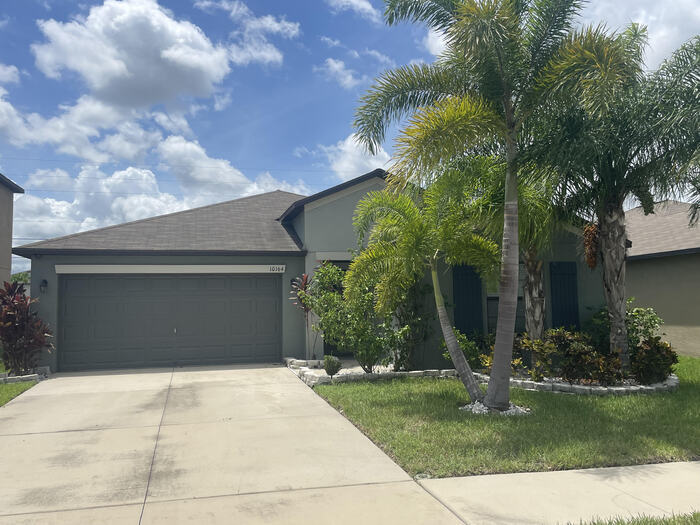 Foto principal - Beautifully Designed 4 Bedroom, 2 Bath Home