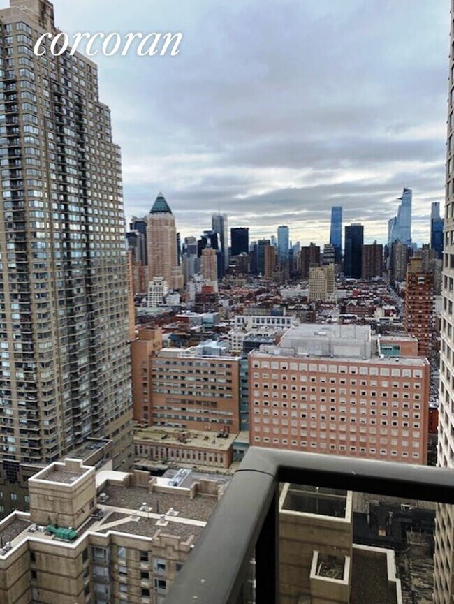 Foto del edificio - 161 W 61st St