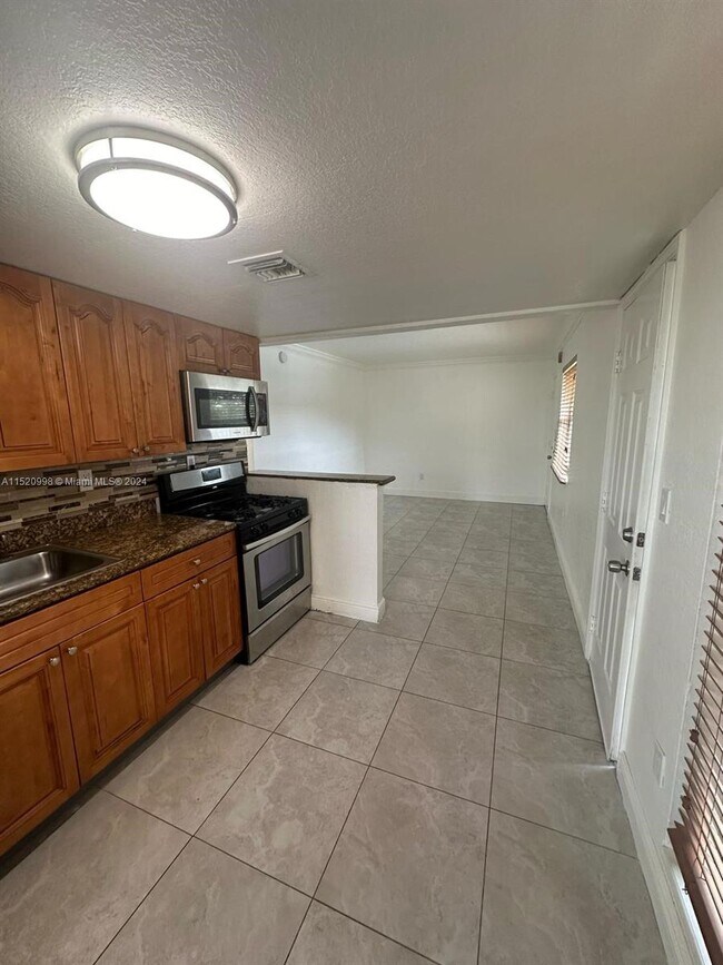 Building Photo - 241 S Royal Poinciana Blvd