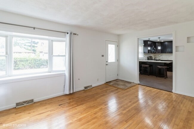 Building Photo - 110 N Prater Ave