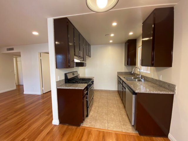 Building Photo - 1049 Winchester Ave