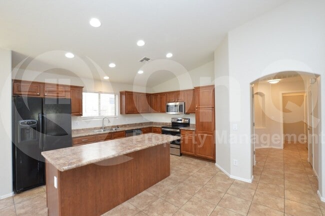 Building Photo - 3033 E Tonto Dr