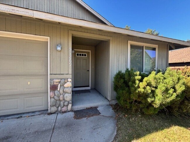 Foto del edificio - 51269 Riley Ln