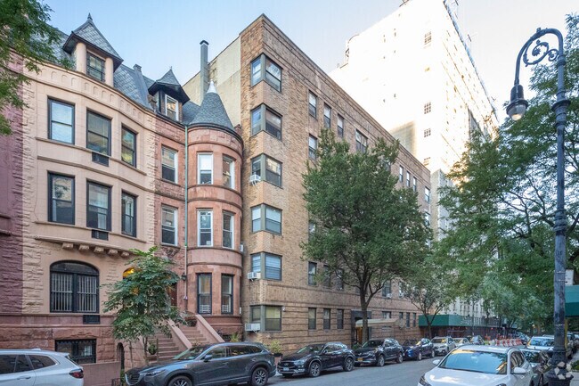 Building Photo - 320 W 90th St